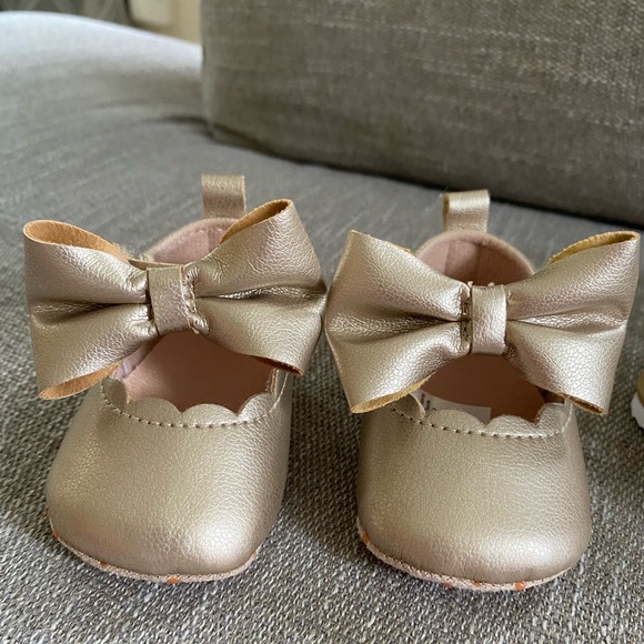 Bundle of 0-3 month baby shoes Janie and Jack, Gap & Cat and Jack - Picture 8 of 10